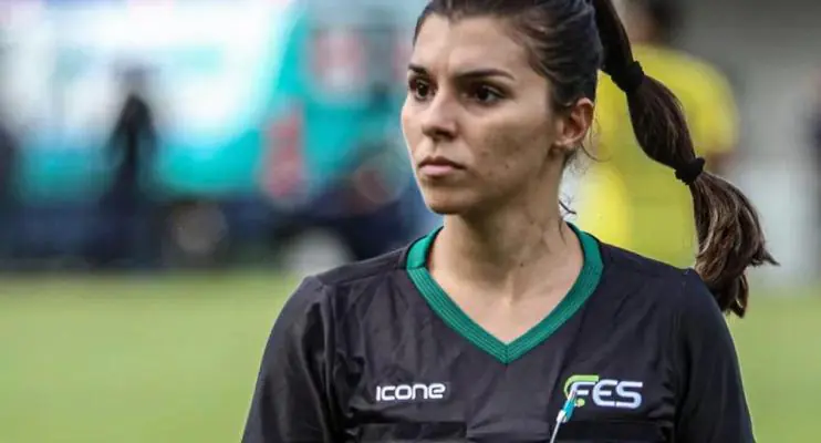 Clubes e Federação de Futebol (FES) divulgam nota de apoio à assistente capixaba Marcielly Netto