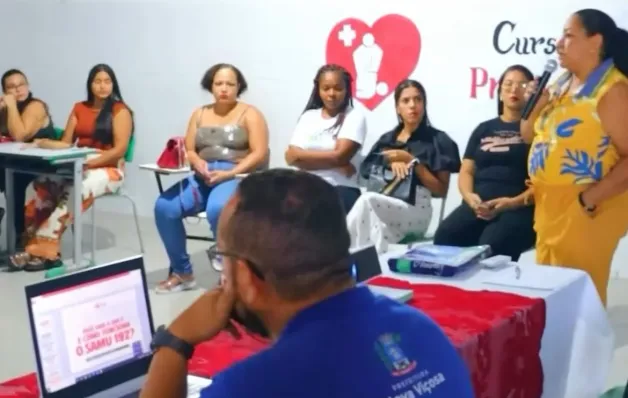 Colégio Vera Cruz promove palestra sobre atendimento a alunos com fatores psicológicos em Nova Viçosa
