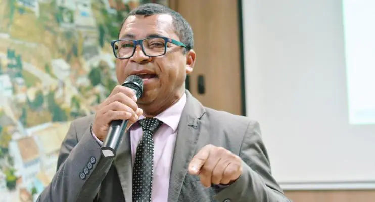 Com fotos de mutação em peixes, Adeci busca apoio para ressarcir prejuízos com rejeitos de minérios