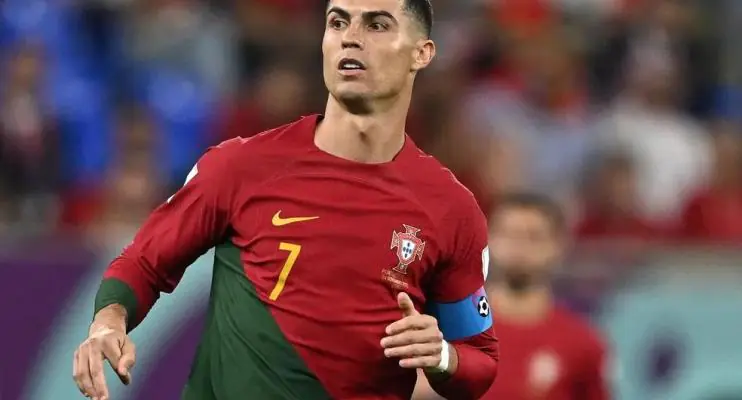 Com futuro indefinido, Cristiano Ronaldo fica na mira do futebol do Catar 