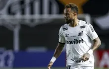 Com gol anulado e Neymar discreto, Santos só empata com o Remo em casa