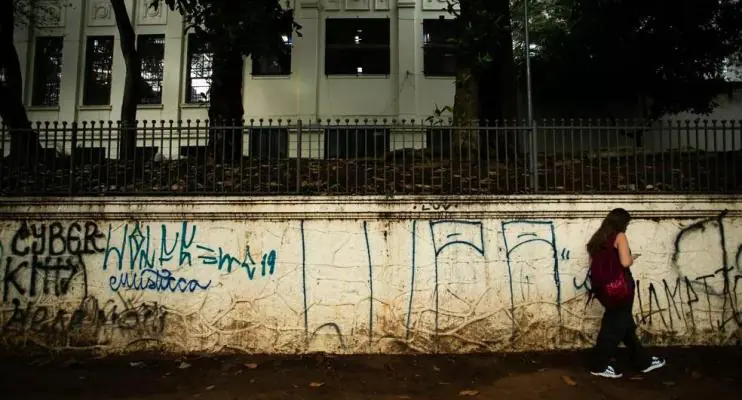 Com R$ 1 bi bloqueados, MEC perde verba para reformar escolas e Enem