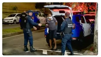 Com uma caneta, homem assalta passageira de ônibus e acaba preso em Vitória