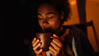 Combata a ansiedade com um chá simples e relaxante