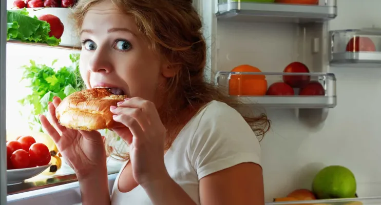 Comer estes alimentos não alivia o estresse (tem o efeito oposto)