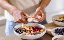 Comer frutas no jantar pode ajudar a controlar a glicose, aponta estudo
