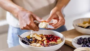 Comer frutas no jantar pode ajudar a controlar a glicose, aponta estudo
