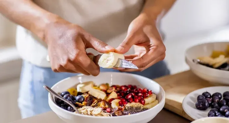 Comer frutas no jantar pode ajudar a controlar a glicose, aponta estudo