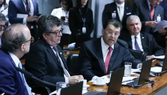 Comissão do Senado dá aval a projeto que eleva tributos de fintechs e bets