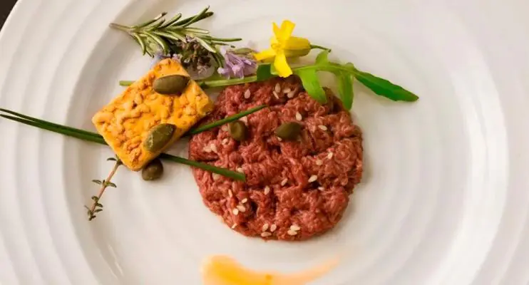 Como a carne ‘cultivada em laboratório’ pode ajudar o planeta e nossa saúde