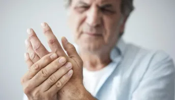 Como diferenciar tremor do hipertireoidismo e do Parkinson: sintomas e diagnóstico