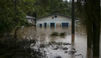 Como pedir indenização em caso de enchente ou incêndio