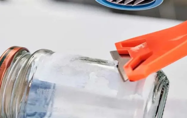Como tirar cola de etiquetas de frascos de vidro com mistura caseira
