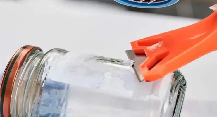 Como tirar cola de etiquetas de frascos de vidro com mistura caseira