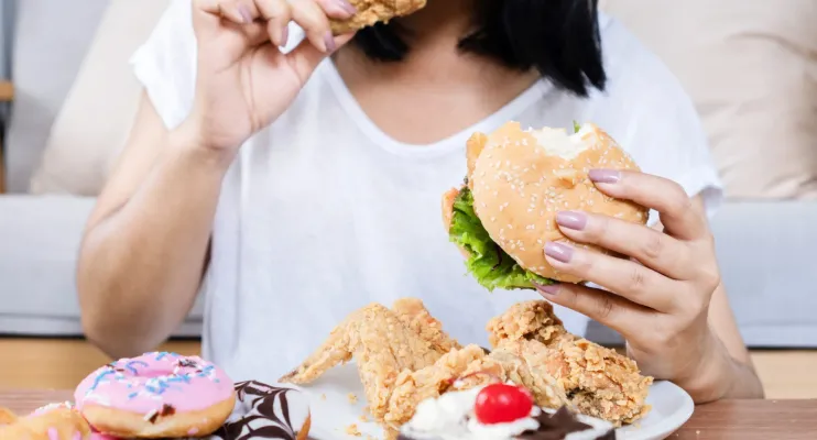 Compulsão alimentar: o que é preciso saber para identifica?