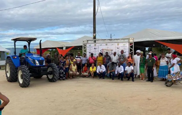 Comunidade Quilombola recebe trator agrícola via emenda parlamentar do deputado Freitas