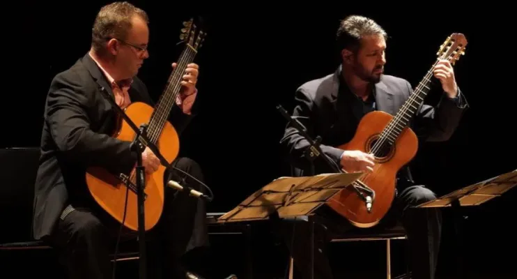 Concerto de violões dentro da Igreja do Rosário movimenta a Prainha