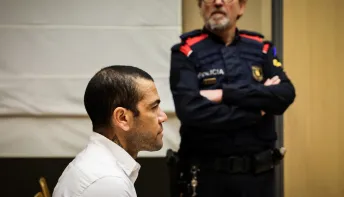 Condenado a 4 anos e 6 meses, Daniel Alves pode deixar prisão em 2025
