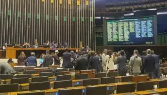 Congresso aprova Orçamento de 2023 com Bolsa Família de R$ 600 e salário mínimo de R$ 1.320