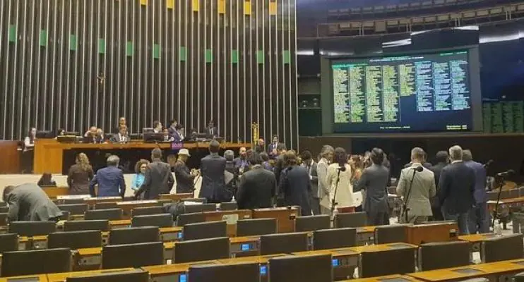 Congresso aprova Orçamento de 2023 com Bolsa Família de R$ 600 e salário mínimo de R$ 1.320