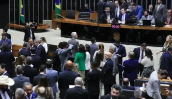 Congresso aprova reajuste e gratificação de até 100% a servidores da Câmara e do Senado  