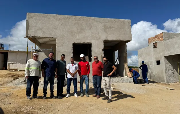 Construção de unidades habitacionais em Boa Esperança é monitorada por autoridades municipais