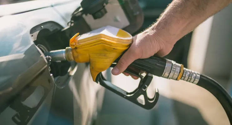 Consumo de combustíveis bate recorde em 2023, e etanol perde espaço para gasolina