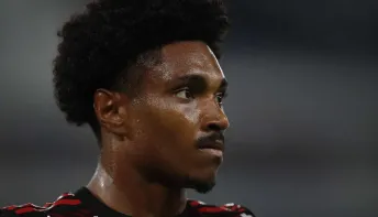 Corinthians anuncia contratação do atacante Vitinho, ex-Flamengo, até 2026