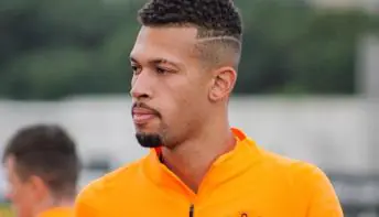 Corinthians vende o zagueiro João Victor para o Benfica