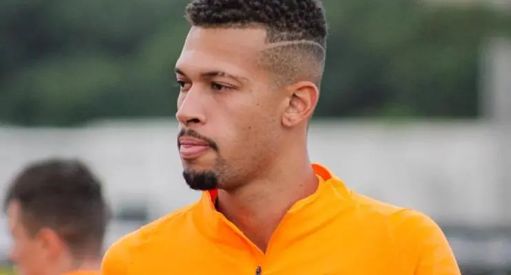 Corinthians vende o zagueiro João Victor para o Benfica