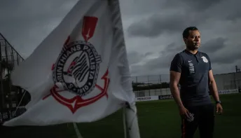 Corinthiansé rebaixado e vive 'fim de ciclo' contra o Coritiba em encerramento do Brasileirão
