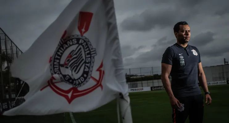 Corinthiansé rebaixado e vive 'fim de ciclo' contra o Coritiba em encerramento do Brasileirão