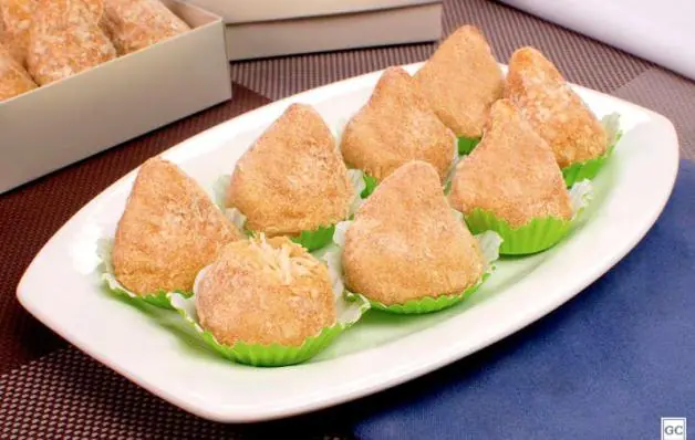 Coxinha low carb de batata-doce