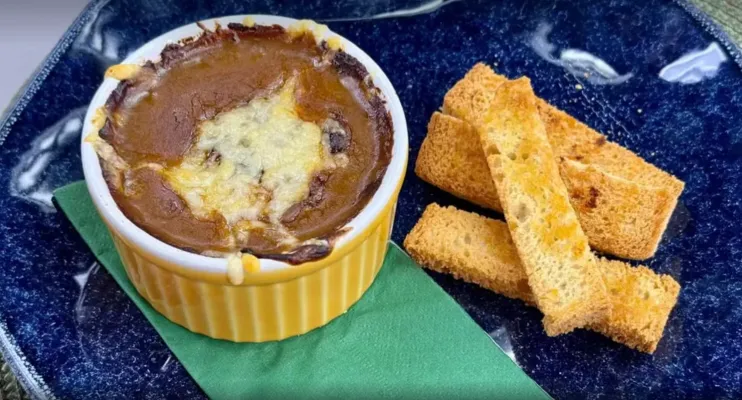 Creme de cebola com carne da Talitha Morete