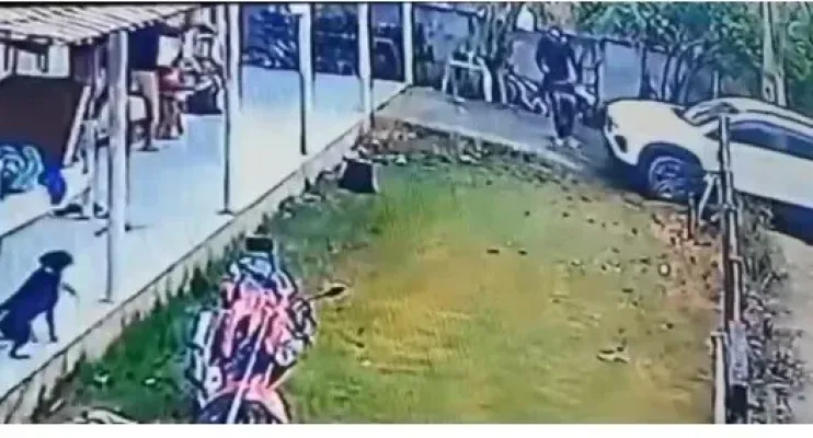 Criança de 10 anos é baleada durante assalto na própria casa