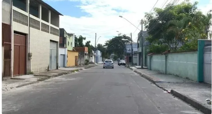  Criança de 6 anos é baleada na porta de casa e homem morre durante confronto de traficantes
