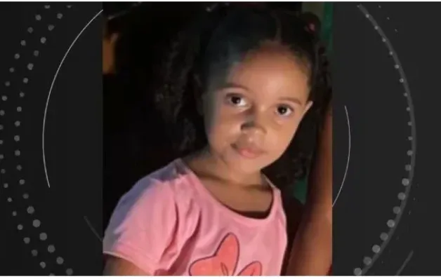 Criança morre baleada após carro da família ser atacado por engano no ES