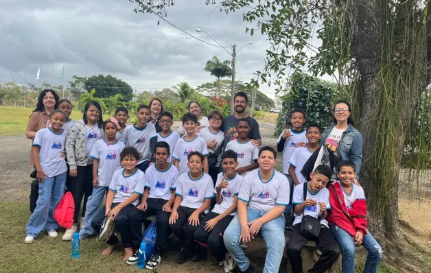 Crianças assistidas pelo projeto da Afemol visitam a Flona de Goytacazes