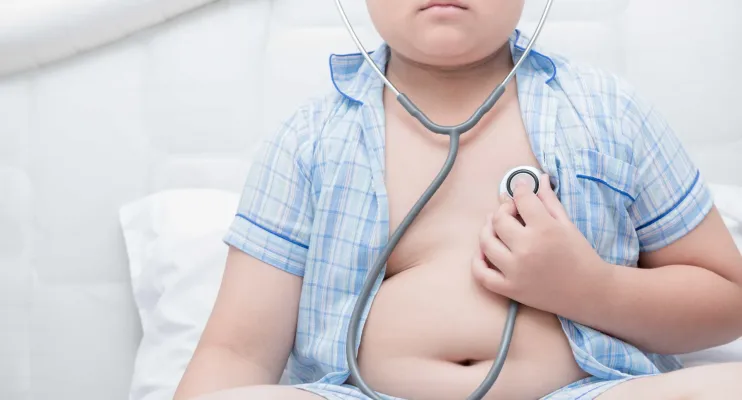 Crianças brasileiras estão mais altas e mais obesas, revela estudo
