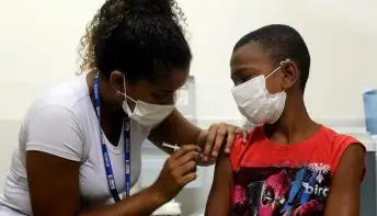 Crianças menores de 5 anos são quase 50% dos hospitalizados por Covid; baixa vacinação é principal causa