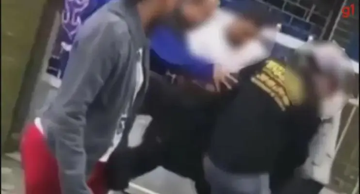 Criminoso é espancado após tentar matar mulher e arma falhar