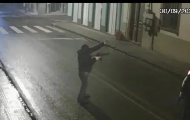 Criminosos fecham ruas, roubam bancos e atiram contra a polícia no ES