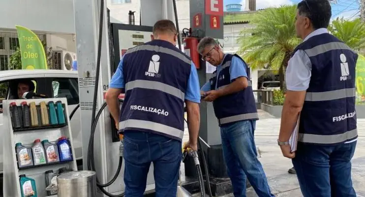 IPEM-ES e ANP fiscalizam postos de combustíveis em Vitória, Serra e Cariacica