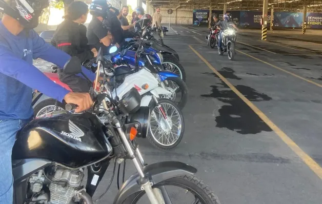 Curso do Detran ES ensina técnicas para motociclistas com foco na segurança no trânsito