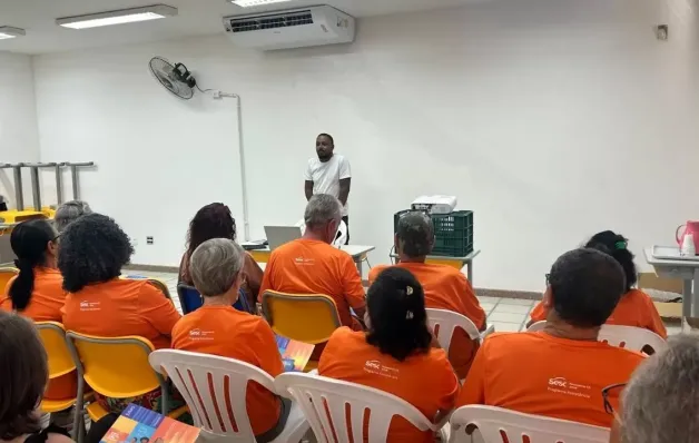 Curso prático ensina idosos de São Mateus a fazerem fotografia profissional com o celular
