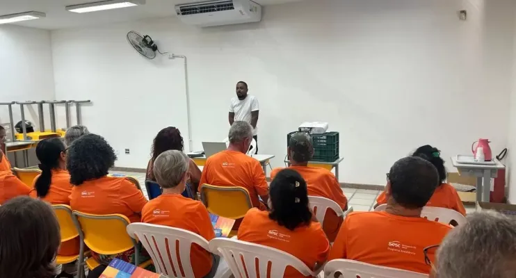 Curso prático ensina idosos de São Mateus a fazerem fotografia profissional com o celular