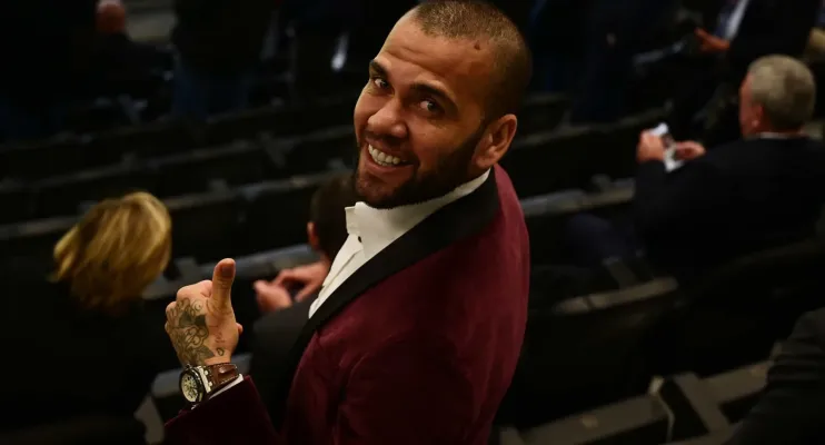 Daniel Alves devolveu R$ 817 mil a Neymar, afirma advogada