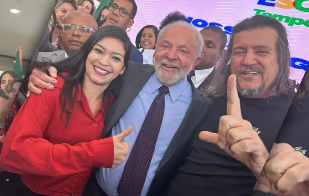 Daniel Santana com Lula em Brasília: Prefeito leva pautas da educação para o Presidente