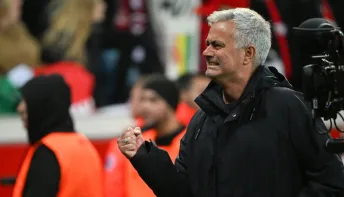 Das lágrimas aos abraços: Mourinho não conteve a emoção após nova final
