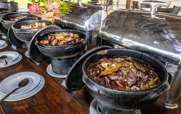 Day Use com Feijoada: programa de sábado no Eco Bahia Hotel